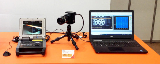 波形同期型ハイスピードカメラ「プレクスロガー」の展示の様子